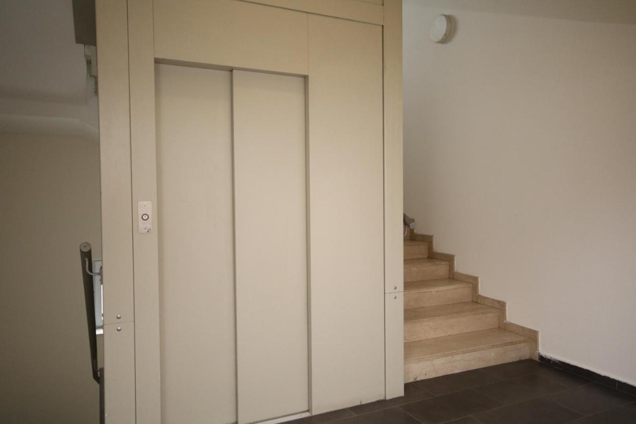 Flowers Apartments Timisoara Ngoại thất bức ảnh