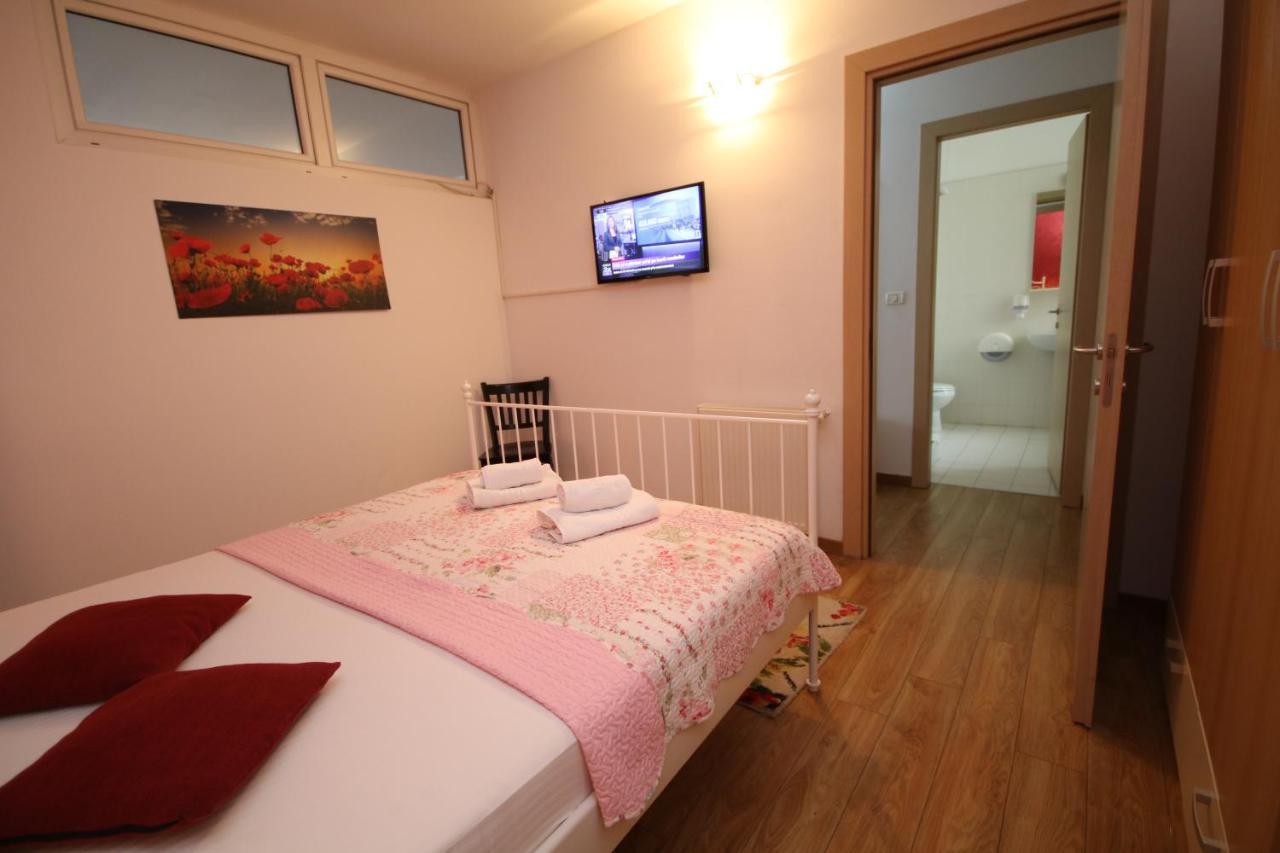 Flowers Apartments Timisoara Ngoại thất bức ảnh