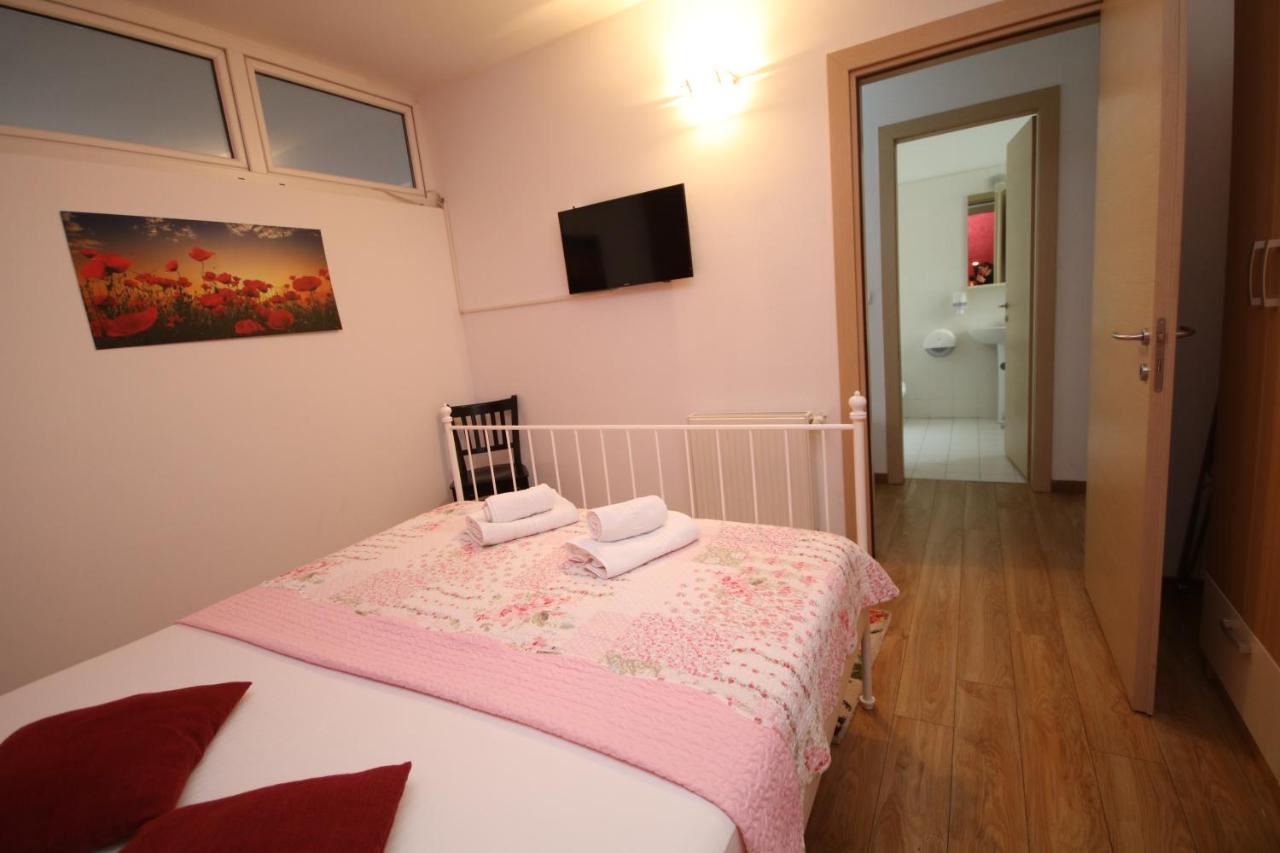 Flowers Apartments Timisoara Ngoại thất bức ảnh